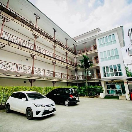 Inn Kham Apartment Чиангмай Экстерьер фото